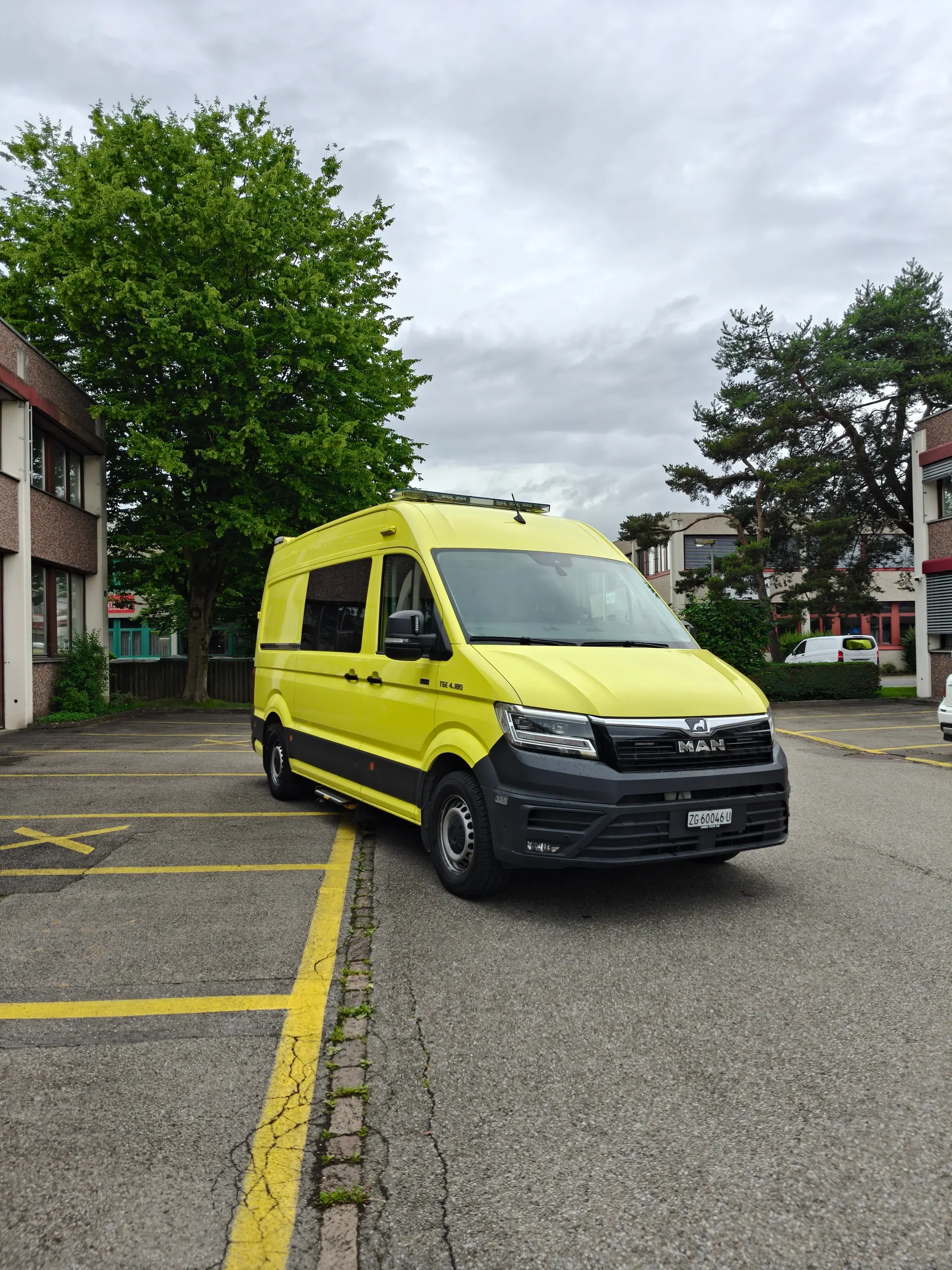 MAN TGE Rettungswagen 2025 — Ambulance professionnelle, 7000 km seulement — vista esterna