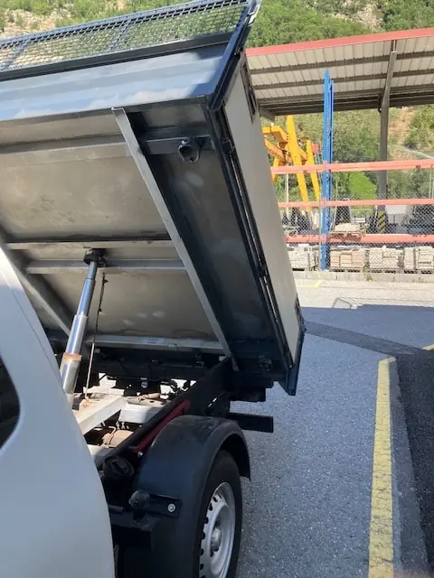 Nissan Navara 2.3 dCi King Cab — Pick-up robuste, benne 3 côtés, faible consommation