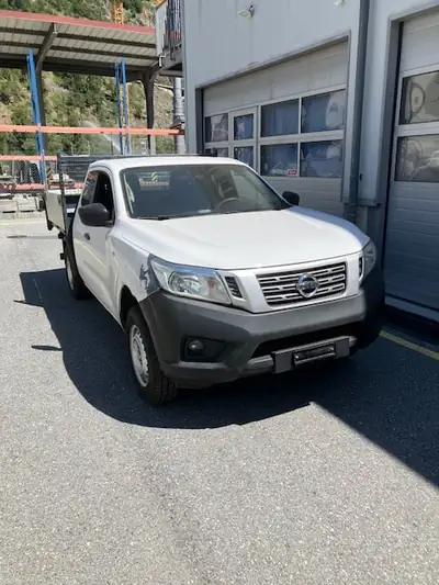 Nissan Navara 2.3 dCi King Cab — Pick-up robuste, benne 3 côtés, faible consommation — side view