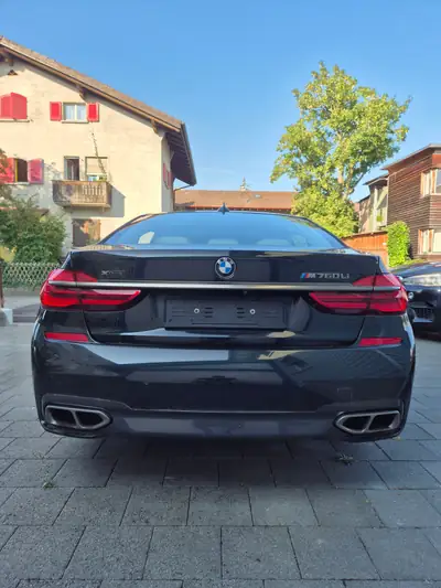 BMW M760Li xDrive SAG — Berline de luxe sportive, 609 ch et faible kilométrage — Außenansicht