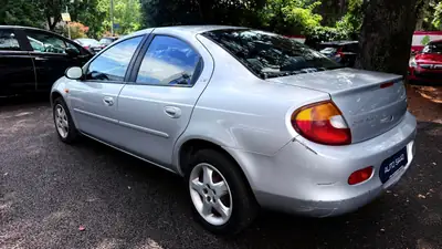 Chrysler Neon 2.0 LE — Berline compacte fiable, très bon état, sans sinistre — interior