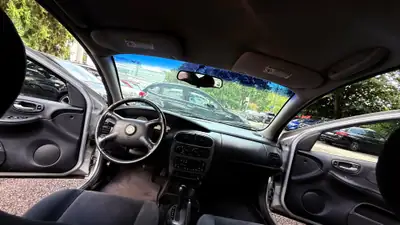 Chrysler Neon 2.0 LE — Berline compacte fiable, très bon état, sans sinistre — Thumbnail 9