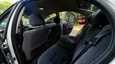 Chrysler Neon 2.0 LE — Berline compacte fiable, très bon état, sans sinistre — Thumbnail 8