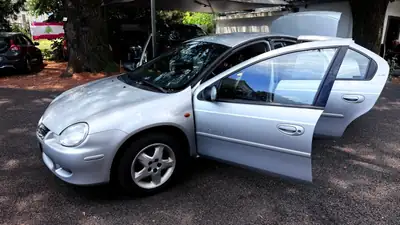 Chrysler Neon 2.0 LE — Berline compacte fiable, très bon état, sans sinistre — Thumbnail 12