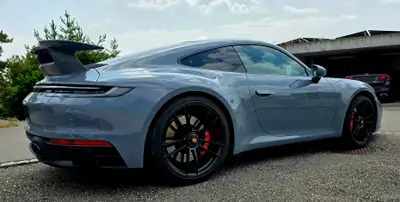 Porsche 911 Carrera GTS PDK — Coupé sportif haute performance, 11'000 km seulement — intérieur