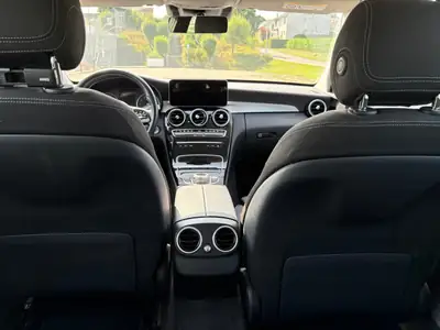 Mercedes-Benz C 200 Swiss Star 4Matic — Break élégant, transmission intégrale, 81'000 km — intérieur