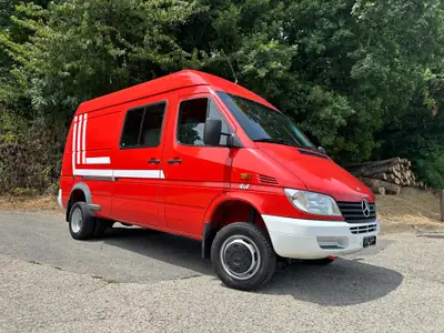 Mercedes-Benz Sprinter 2001 — Utilitaire diesel robuste, 32 500 km seulement — vue extérieure