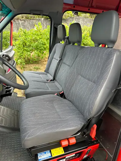 Mercedes-Benz Sprinter 2001 — Utilitaire diesel robuste, 32 500 km seulement — Miniature 7