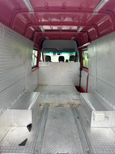 Mercedes-Benz Sprinter 2001 — Utilitaire diesel robuste, 32 500 km seulement — Miniature 8