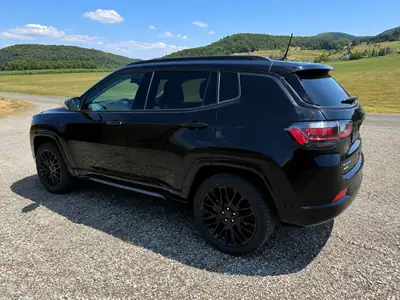 Jeep Compass 1.3 4xe — Hybride rechargeable 241 ch, faible kilométrage — side view