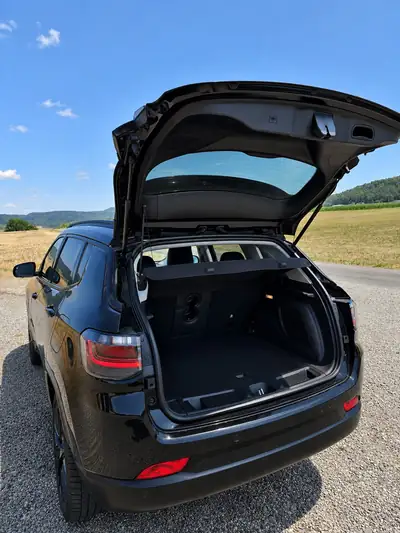 Jeep Compass 1.3 4xe — Hybride rechargeable 241 ch, faible kilométrage — interior