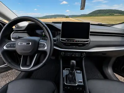 Jeep Compass 1.3 4xe — Hybride rechargeable 241 ch, faible kilométrage — dashboard