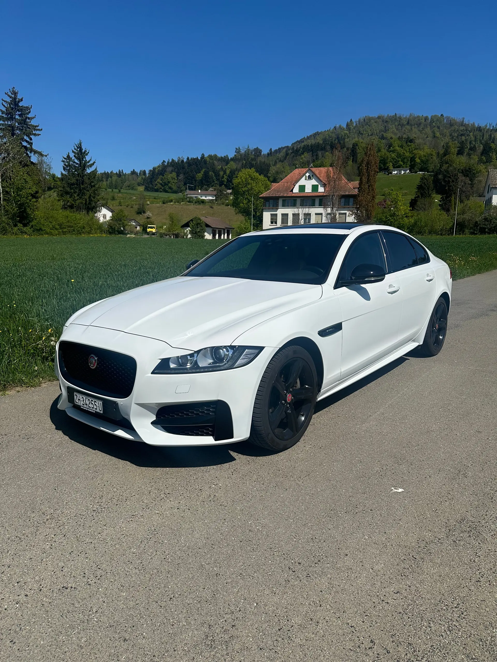 Jaguar XF 2.0 T R-Sport — Berline sportive élégante, 94'000 km seulement — vista esterna