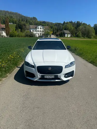 Jaguar XF 2.0 T R-Sport — Berline sportive élégante, 94'000 km seulement — interni