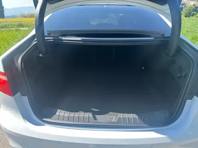 Jaguar XF 2.0 T R-Sport — Berline sportive élégante, 94'000 km seulement — Miniatura 13