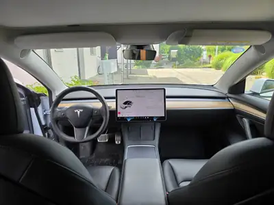 Tesla Model 3 Standard Range Plus — Berline électrique 325 ch, autonomie maximale et équipements premium — interior