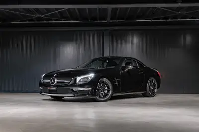 Mercedes-Benz SL 63 AMG — Cabriolet haute performance, 585 ch et seulement 43 500 km — exterior view