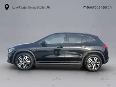 Mercedes-Benz GLA 250 Swiss Star Progressive — SUV compact hybride 4MATIC, quasi neuf — side view