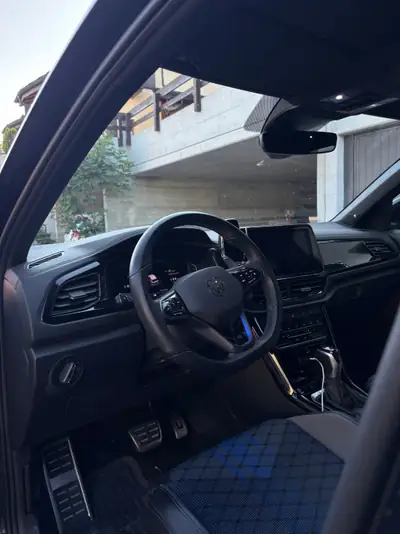 VW T-ROC 2.0 TSI R DSG 4motion — SUV Compact Performant, 43'000 km, Toit Panoramique — detail