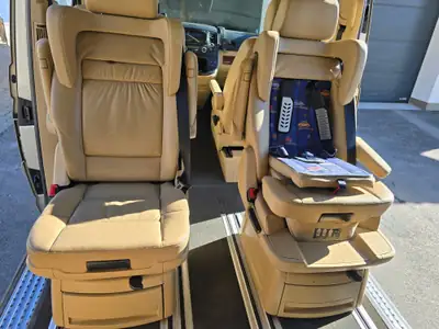 VW T5 Multivan Highline 2007 — Van aménagé 6 places, moteur 2.5L TDI 174 ch — intérieur