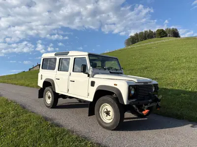 Land Rover Defender 2.5 TDi SW — Le 4x4 polyvalent diesel, 9 places, sans accident — côté