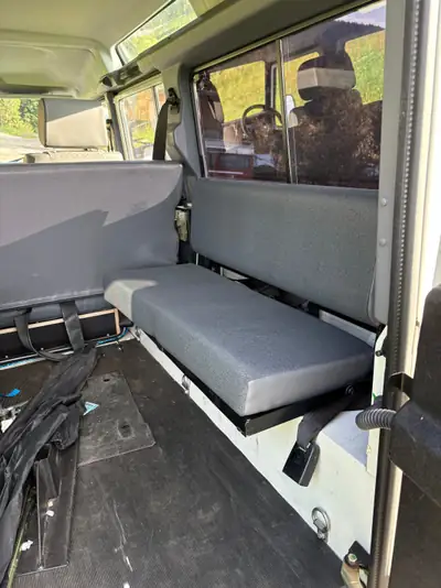 Land Rover Defender 2.5 TDi SW — Le 4x4 polyvalent diesel, 9 places, sans accident — détail