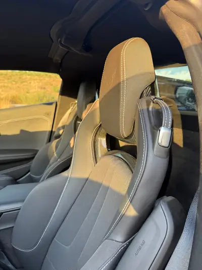 Chevrolet Corvette Coupé 2022 — Sportive légendaire, 5500 km seulement — tableau de bord