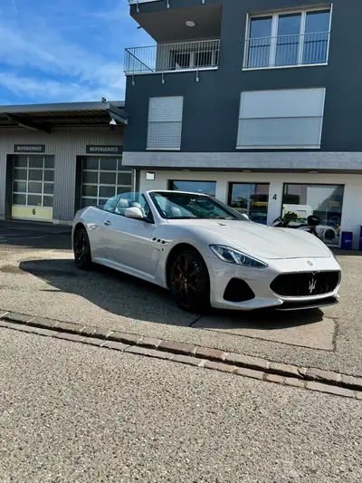Maserati GranCabrio MC Stradale Alcantara — Cabriolet sportif 460 ch, état impeccable — côté