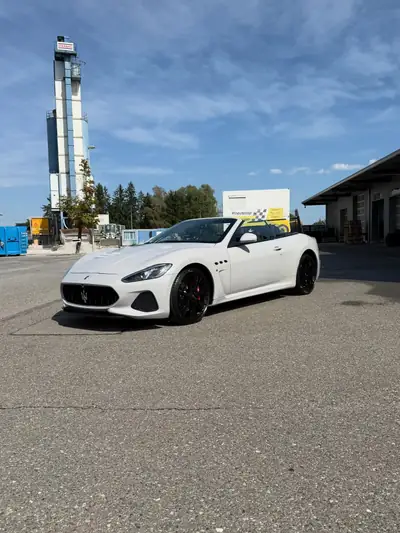 Maserati GranCabrio MC Stradale Alcantara — Cabriolet sportif 460 ch, état impeccable — intérieur