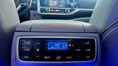 Toyota Highlander 2015 — SUV 7 places hybride, 212'000 km, sans sinistre — Miniatura 17