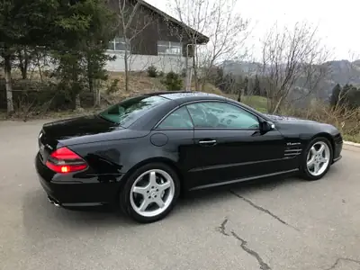 Mercedes-Benz SL 55 AMG — Roadster légendaire V8, 516 ch purs — vista posteriore