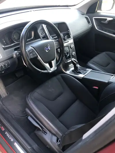 Volvo XC60 2.4 D4 Summum AWD — SUV premium diesel, 215 000 km, traction intégrale — dashboard
