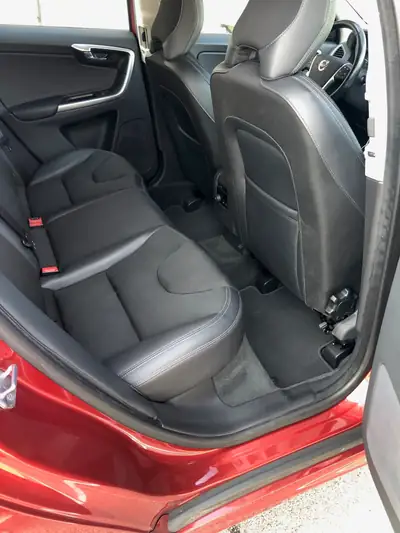 Volvo XC60 2.4 D4 Summum AWD — SUV premium diesel, 215 000 km, traction intégrale — interior