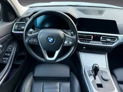 BMW 320d xDrive 48V — Berline diesel sportive avec technologie hybride légère — Thumbnail 8