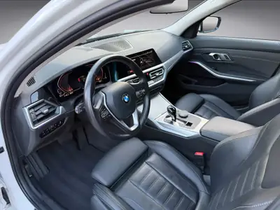 BMW 320d xDrive 48V — Berline diesel sportive avec technologie hybride légère — Thumbnail 10