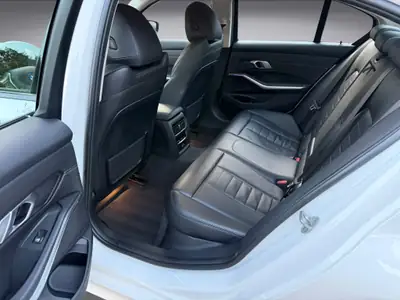 BMW 320d xDrive 48V — Berline diesel sportive avec technologie hybride légère — Thumbnail 12