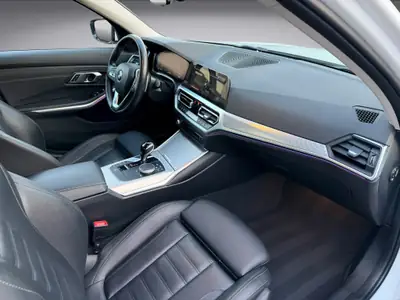 BMW 320d xDrive 48V — Berline diesel sportive avec technologie hybride légère — Thumbnail 15