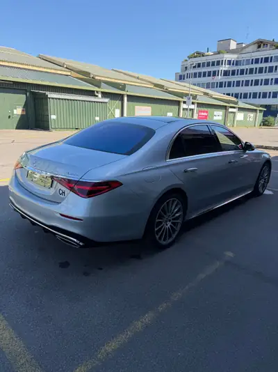 Mercedes-Benz S 500 V6 AMG Line 4matic — Berline de prestige hybride légère, 124'000 km — fianco
