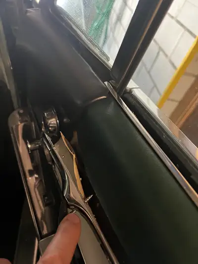 Cadillac DeVille Convertible 1964 — Cabriolet légendaire, 340 ch de prestige américain — Miniatur 17