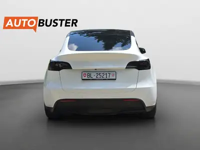 Tesla Model Y Performance 534 PS — Électrique haute performance, 52 400 km seulement — interior