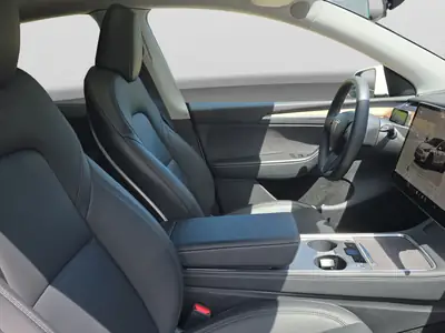 Tesla Model Y Performance 534 PS — Électrique haute performance, 52 400 km seulement — Thumbnail 9