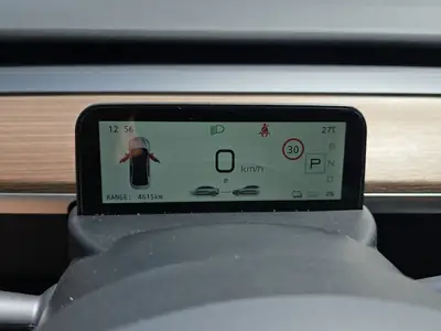 Tesla Model Y Performance 534 PS — Électrique haute performance, 52 400 km seulement — Thumbnail 14
