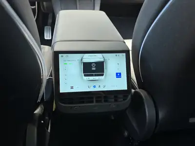 Tesla Model Y Performance 534 PS — Électrique haute performance, 52 400 km seulement — Thumbnail 16