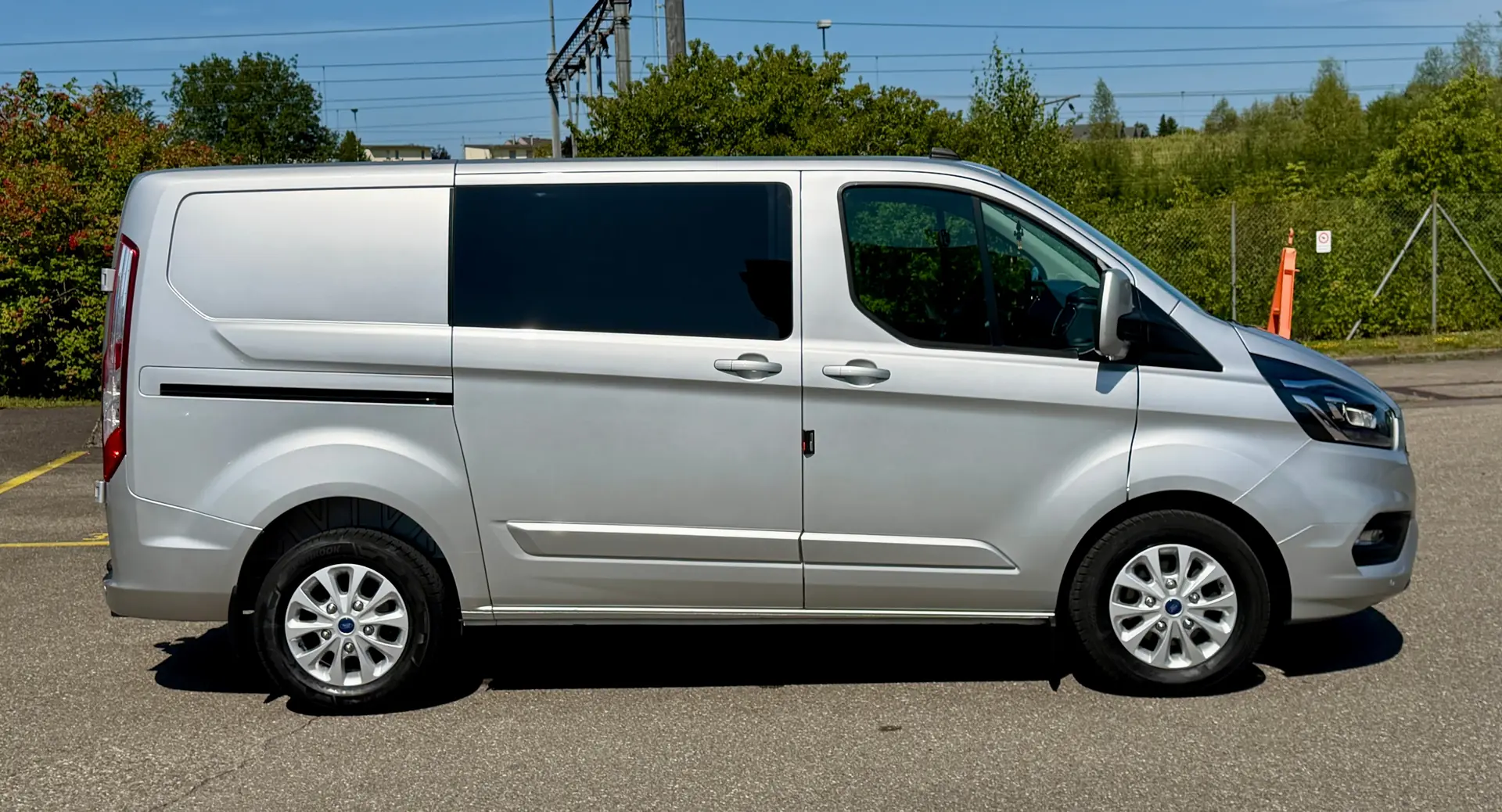 Ford Transit Custom 2.0 TDCi 170 — Utilitaire robuste, 106 000 km, état impeccable — vista esterna