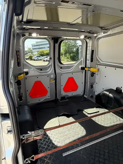Ford Transit Custom 2.0 TDCi 170 — Utilitaire robuste, 106 000 km, état impeccable — Miniatura 18