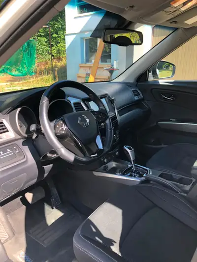 SsangYong Tivoli 1.6 e-XDi Sapphire 4WD — SUV compact diesel, freins neufs, 4x4 fiable — Innenraum