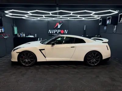 Nissan GT-R 3.8 V6 Biturbo — Légendaire sportive japonaise, 486 ch sans compromis — Innenraum
