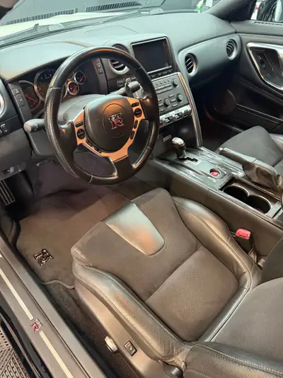 Nissan GT-R 3.8 V6 Biturbo — Légendaire sportive japonaise, 486 ch sans compromis — Miniatur 7