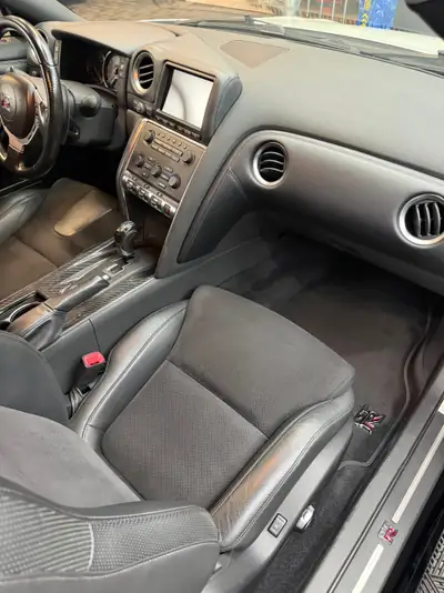 Nissan GT-R 3.8 V6 Biturbo — Légendaire sportive japonaise, 486 ch sans compromis — Miniatur 8