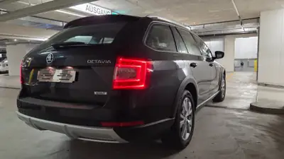 Skoda Octavia 2.0 TDI 150 4x4 — Break robuste, intégrale et sans sinistre — rear view